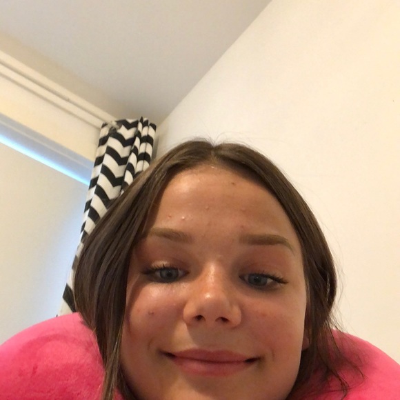 Meet your Posher, Nicole - Picture 1 of 1